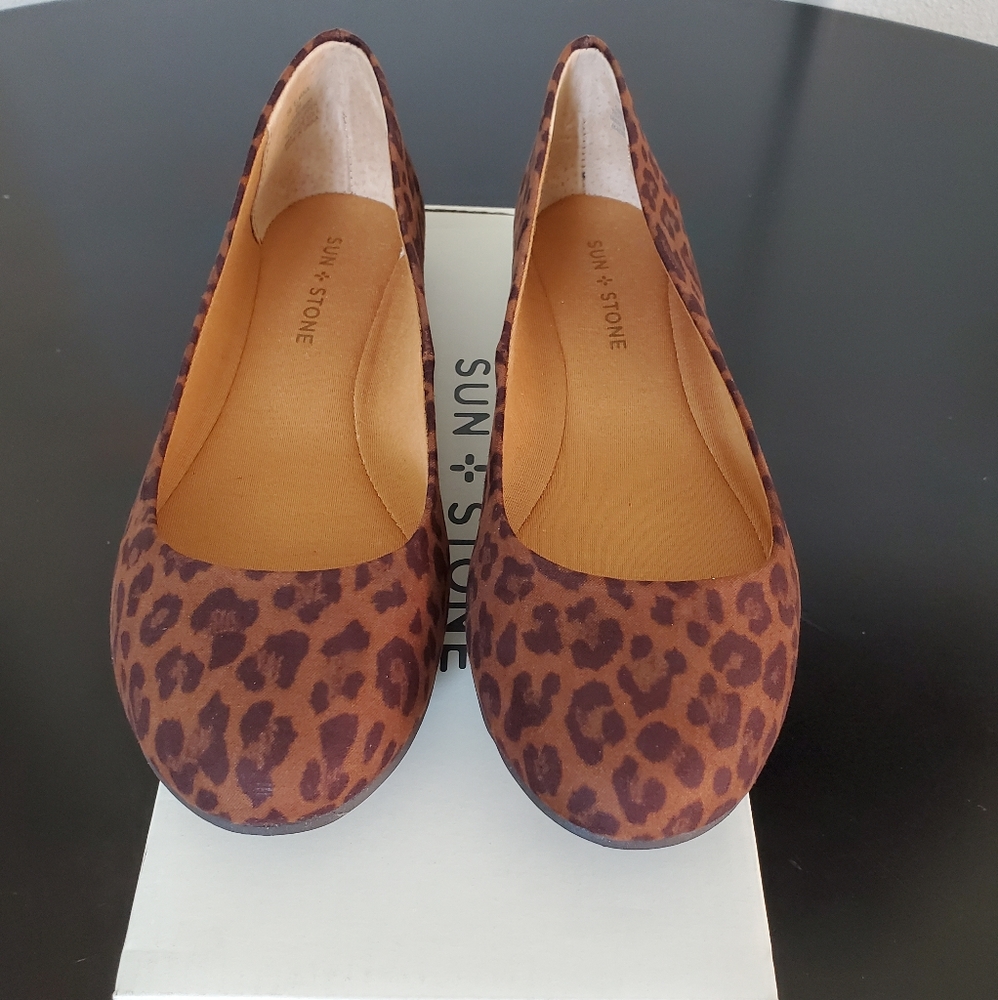 SUN + STONE Women's Eliana Flats